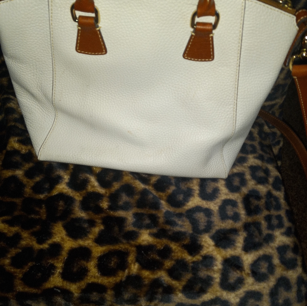 DOONEY & BOURKE PURSE - Picture 3 of 4